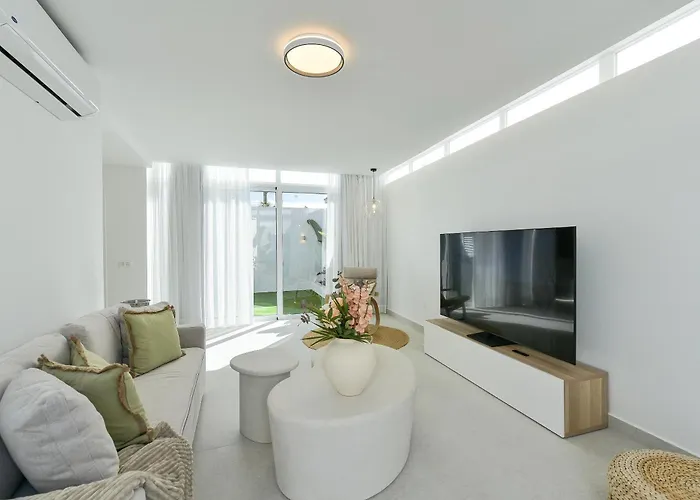 Villa Hills 16 With Pool By Villagrancanaria